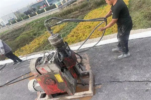 两当马路面下沉注浆加固